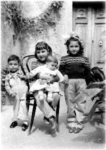 Mario Di Blasi, Nina Bonannella con Marisa Di Blasi in braccio, Annamaria Bonannella